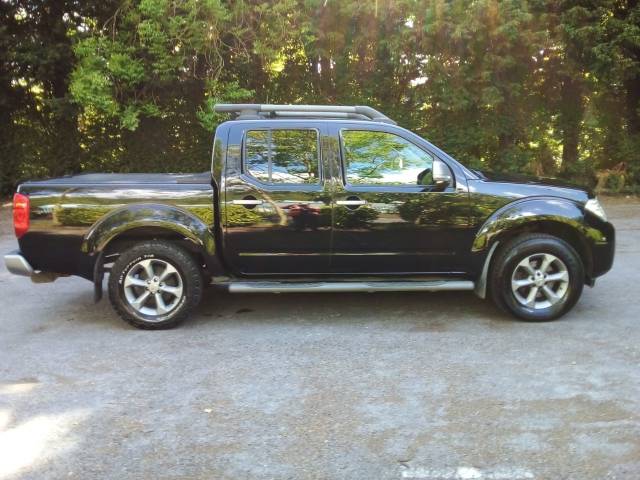 Nissan Navara Double Cab Pick Up Platinum 2.5dCi 190 4WD Pick Up Diesel Black