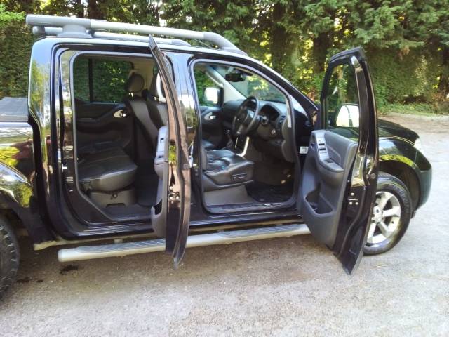 2013 Nissan Navara Double Cab Pick Up Platinum 2.5dCi 190 4WD