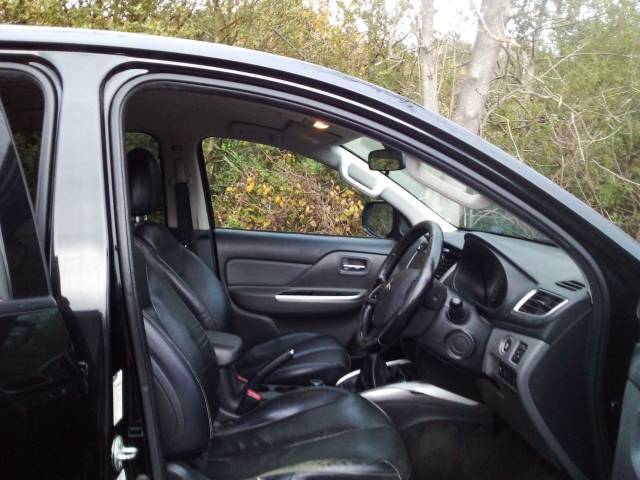 2015 Mitsubishi L200 2.4 DI-D 4X4 WARRIOR DCB