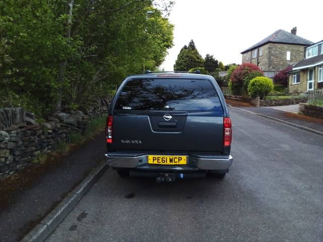 2011 Nissan Navara Double Cab Pick Up Tekna 2.5dCi 190 4WD