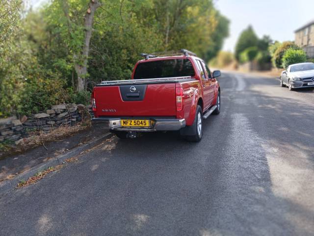 2013 Nissan Navara Double Cab Pick Up Tekna 2.5dCi 190 4WD Auto